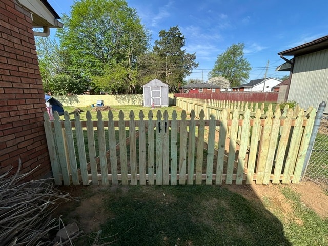 Picket Fence & Gate
